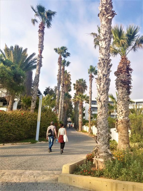777 Beach Guesthouse Paphos Exterior photo