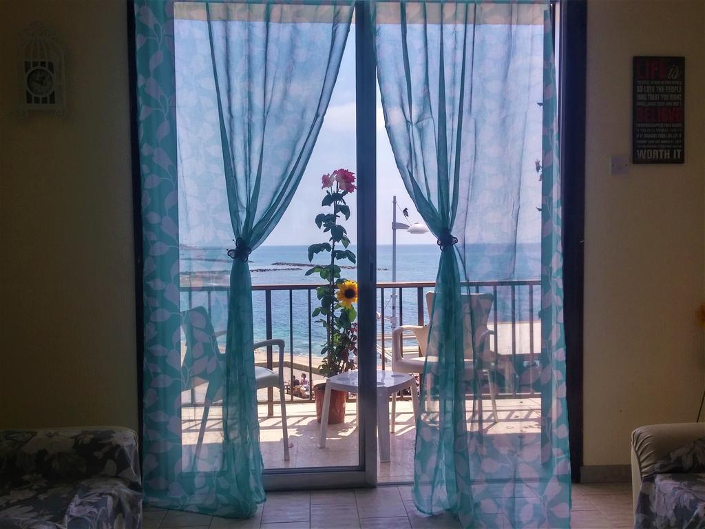 777 Beach Guesthouse Paphos Exterior photo