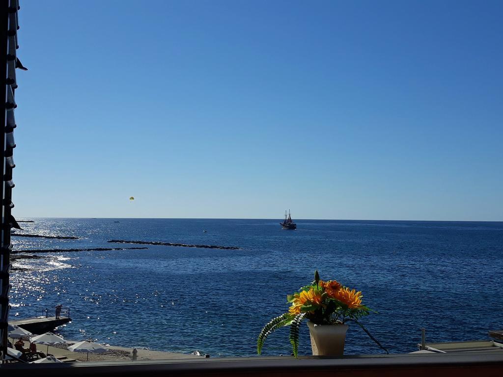 777 Beach Guesthouse Paphos Exterior photo
