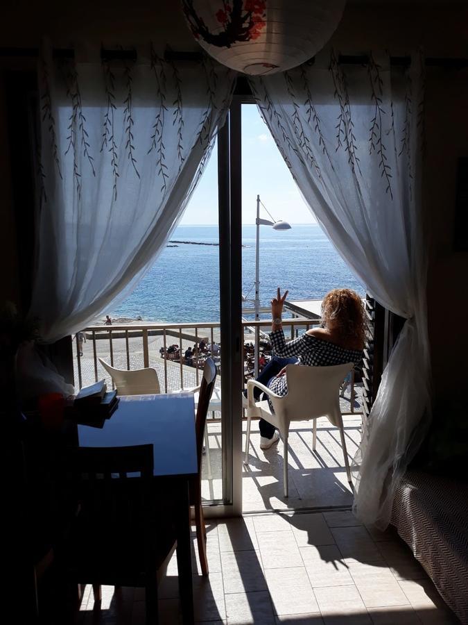 777 Beach Guesthouse Paphos Exterior photo
