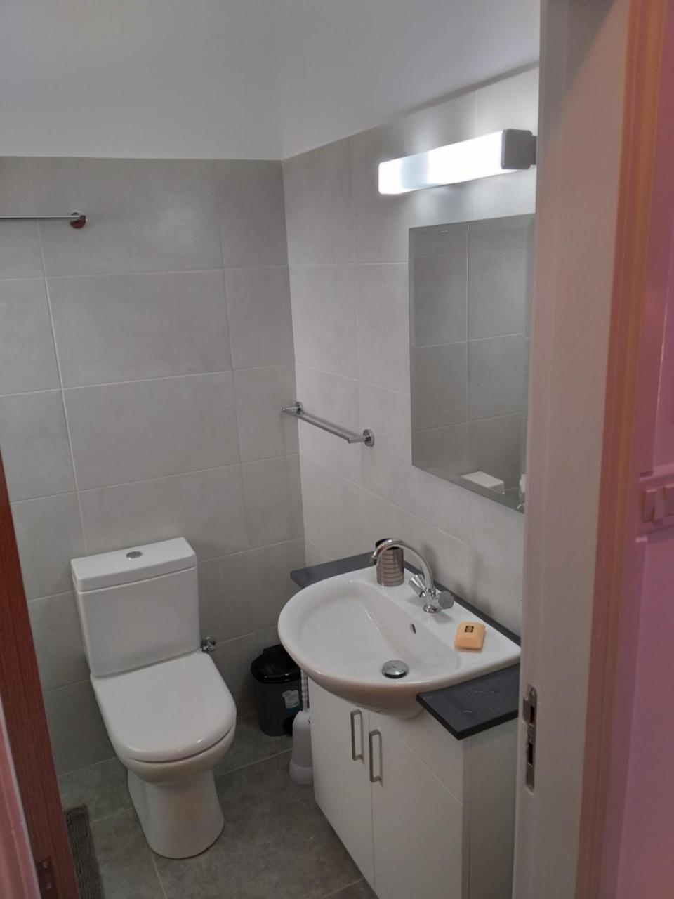 777 Beach Guesthouse Paphos Exterior photo